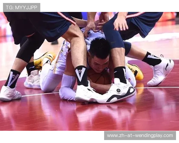 篮球比赛中“肘击”“绊人”等犯规标准是否应全球统一化